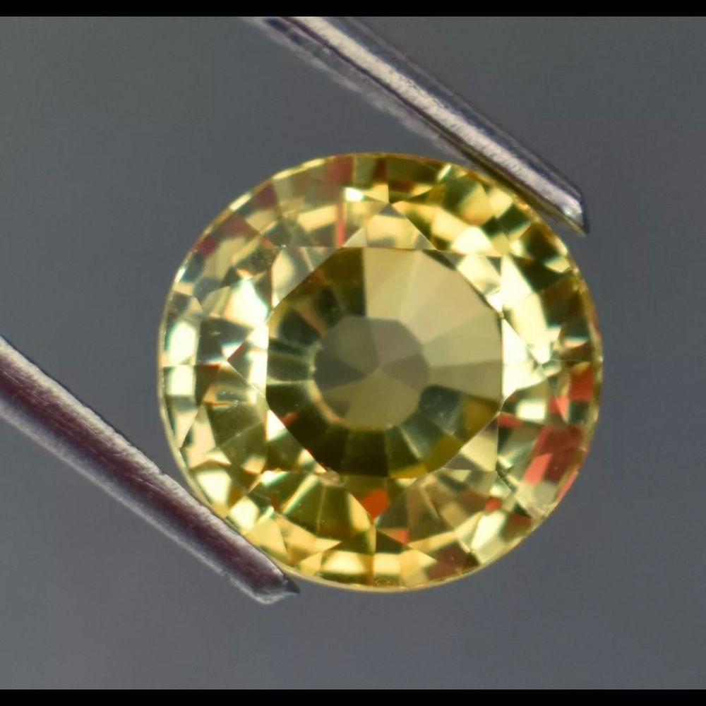 Natural Certified Ceylon Yellow Sapphire 5.85   Ct Flawless Round Cut